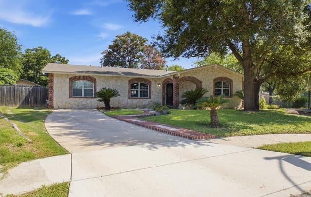 422 Arrow Point Ct