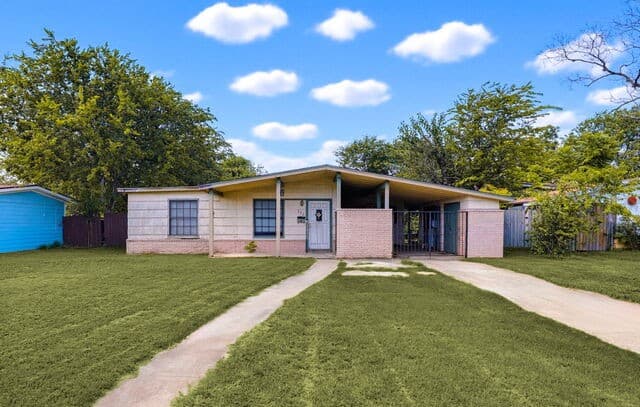 242 Brettonwood Dr