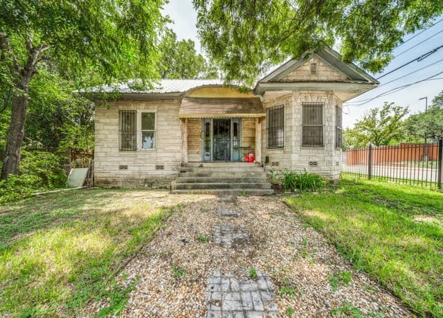 102 Anderson Ave