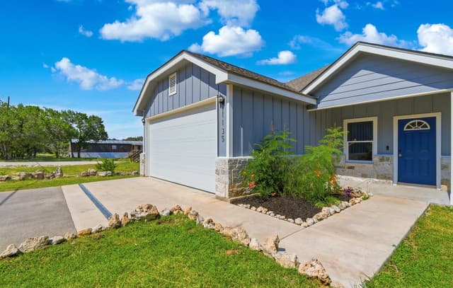 1135 Hedgestone