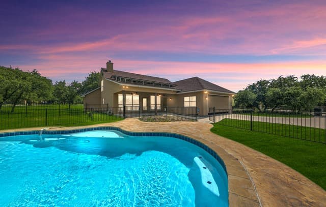 200 Texas Country Dr