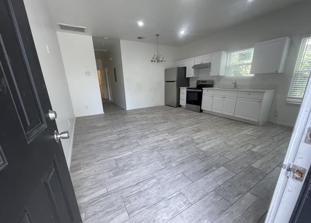 4207 Commercial Unit 102