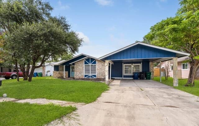 7422 Stonehouse Dr