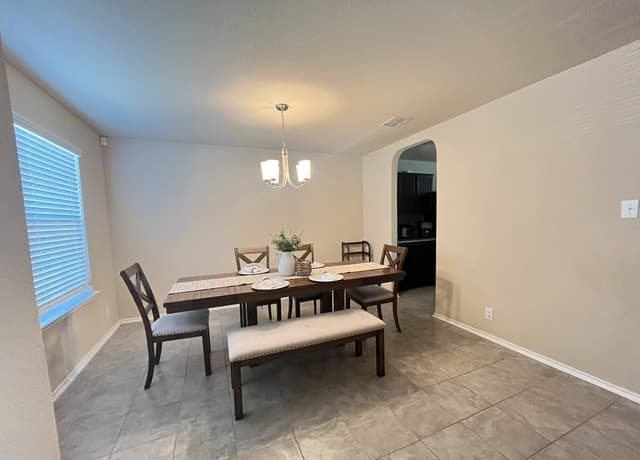 8919 Bowen Br
