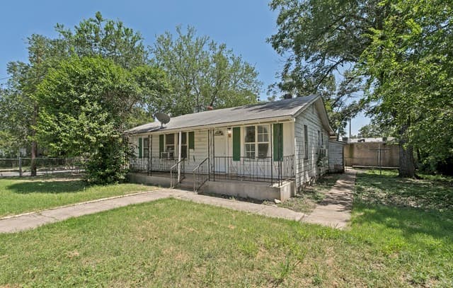 1102 Cecilia St