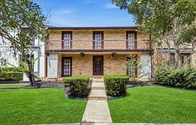 8807 Carriage Drive