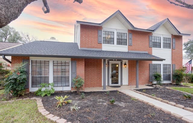 13718 Pebble Point