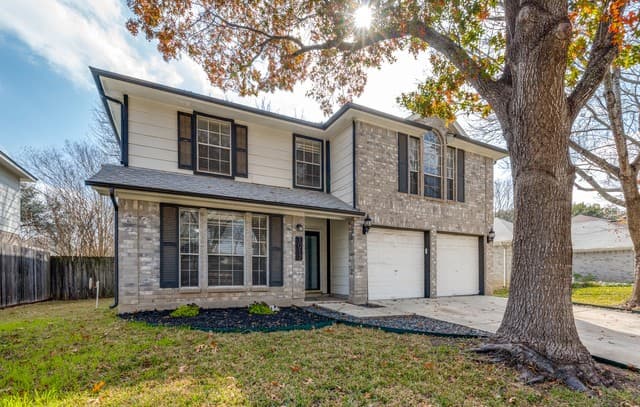 1017 Silvertree