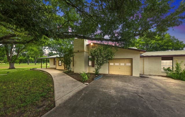 2531 Lower Seguin Rd, Marion, TX 78124