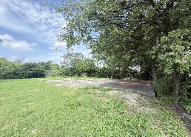 246 W Lachapelle