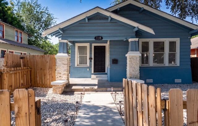1118 W Summit Ave