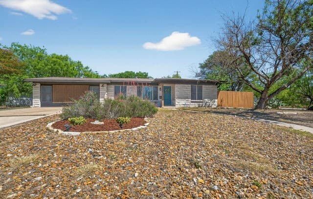 225 Harriett Dr