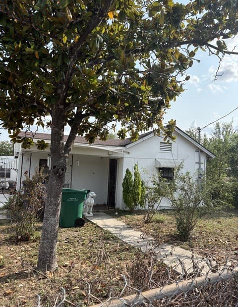 206 Ike St
