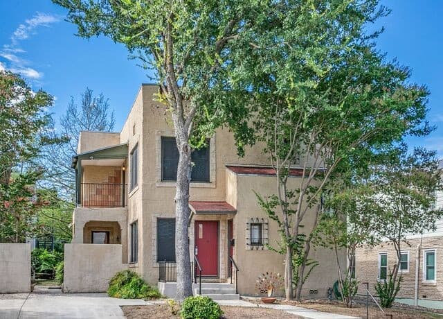 526 Pershing Avenue