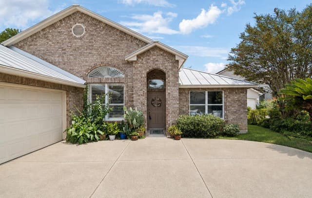 104 Oakwell Farms Pkwy