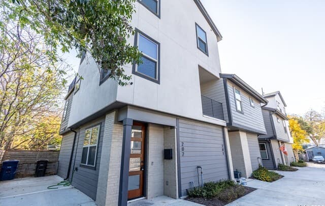 130 Rose Ln Unit 202