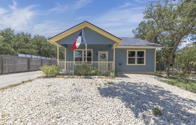 1296 Hedgestone, Canyon Lake, TX 78133