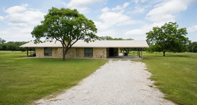 2307 Cr 359, Utopia, TX 78884