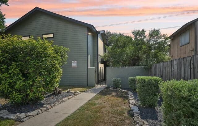 10609 Starcrest Dr Unit 10611