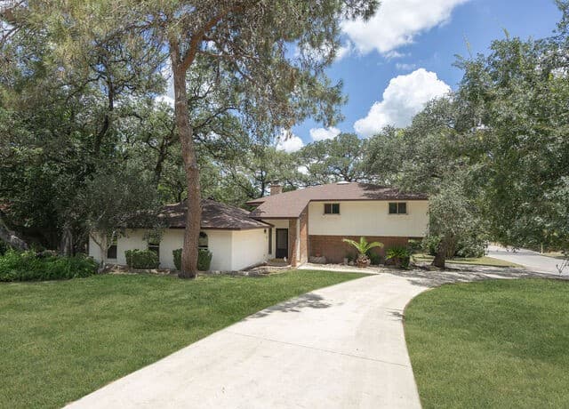 301 Sagecrest Dr