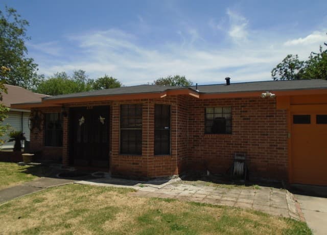 238 Storeywood Dr