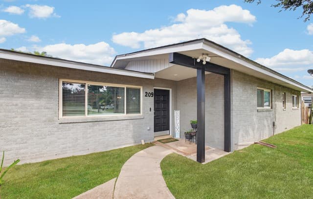 209 Greenlawn Ave
