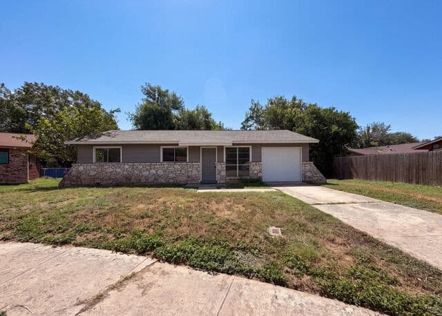 102 Dartmoor Dr