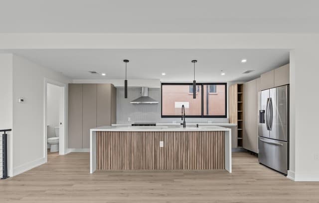 222 E Courtland Pl Unit 1