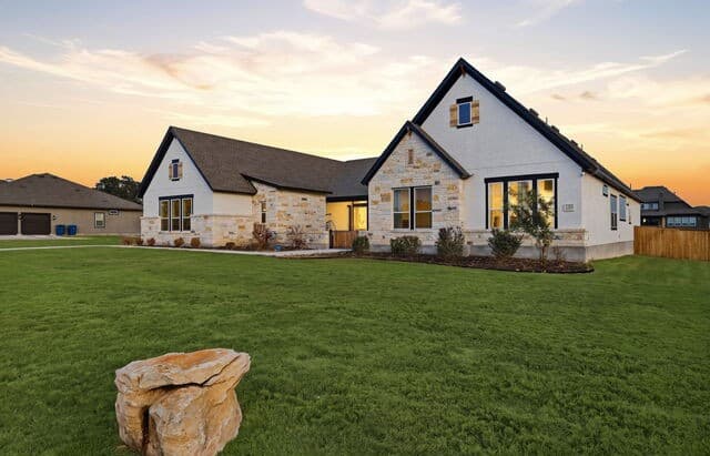 130 Piper St, Castroville, TX 78009