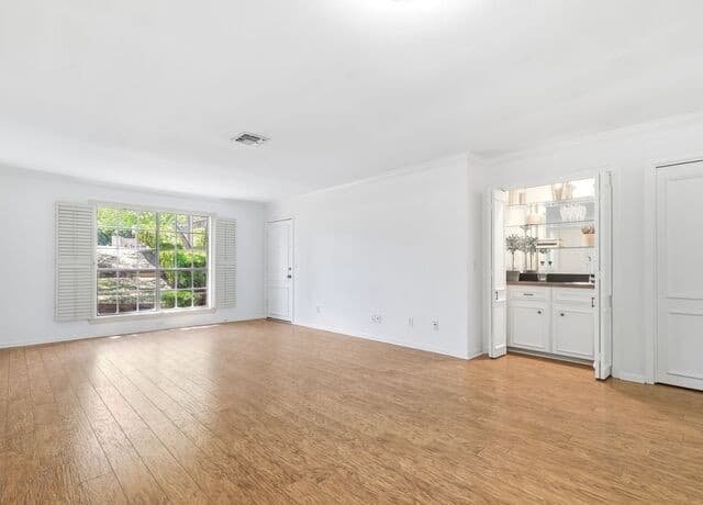 7926 Broadway Unit 107