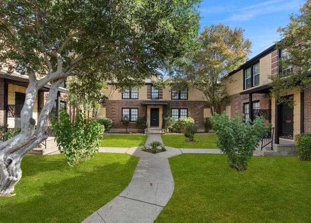 204 E Rosewood Avenue Unit 1