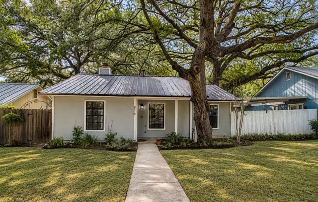 2210 Knights Wood