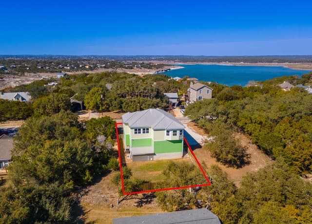1385 Riviera Dr, Canyon Lake, TX 78133