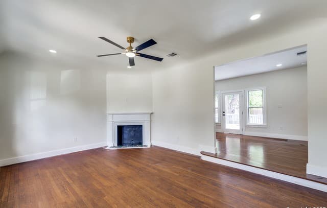 2007 W Mistletoe Ave