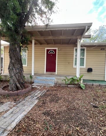 435 N San Horacio Ave