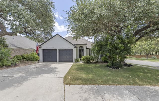 2555 Crested Heights