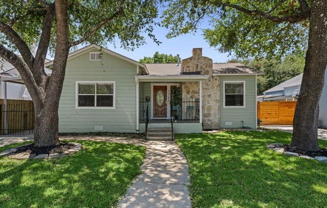 1722 W Mistletoe