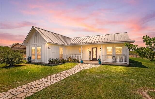 977 Private Road 1688