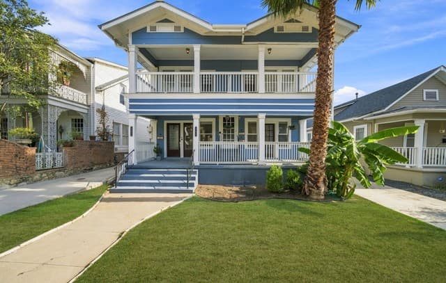 141 E Woodlawn Ave