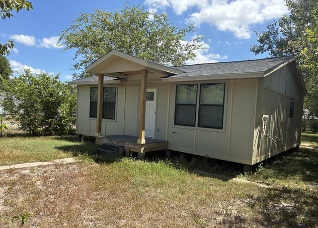 902 Aaron Pl