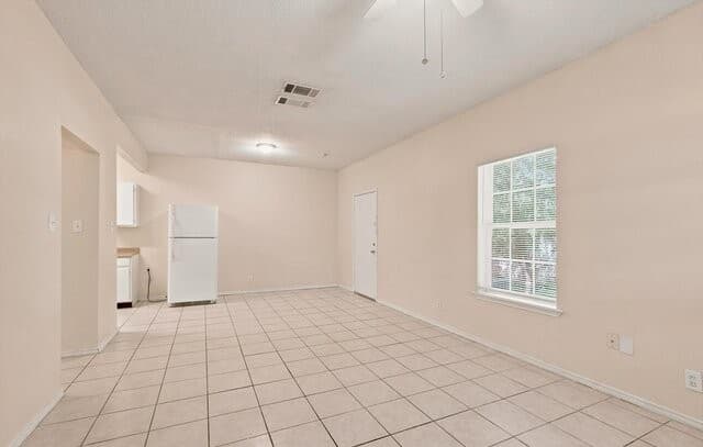 7605 Windsor Oaks