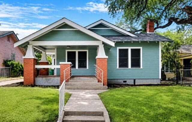 638 Avant Ave