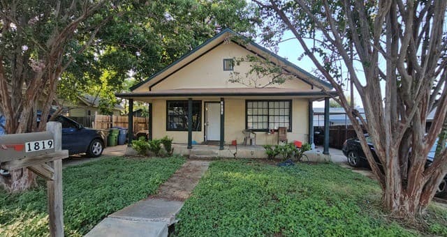1819 W Wildwood