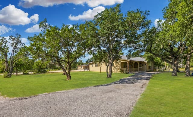 1129 Bandera Blvd