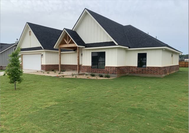 109 W Magnolia Cir