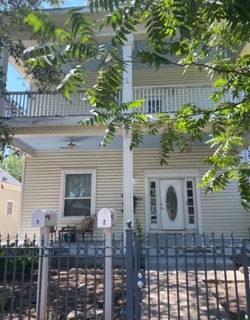 2014 W Houston St Upstairs