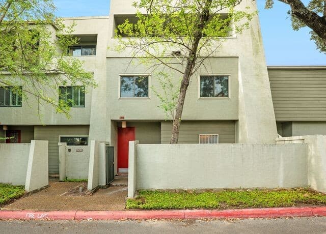 3102 Eisenhauer Road Unit B-13