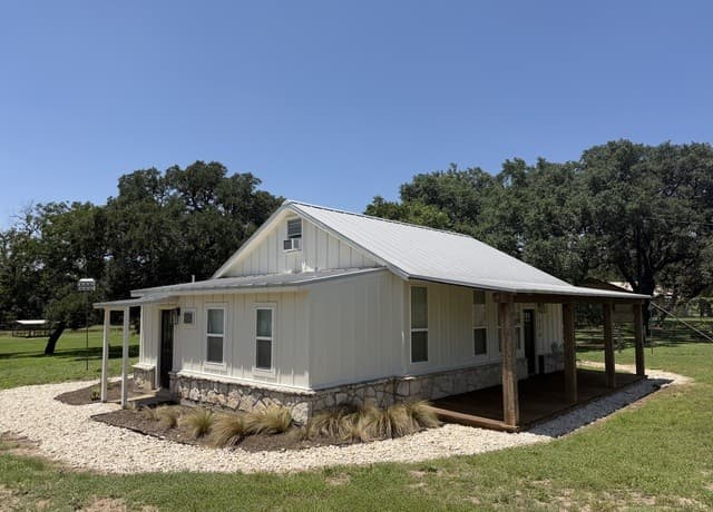 174 River Haven Rd, Utopia, TX 78884