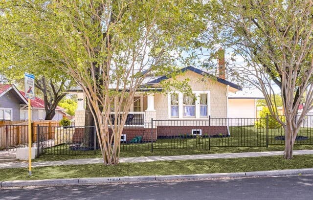 1036 W Russell Pl
