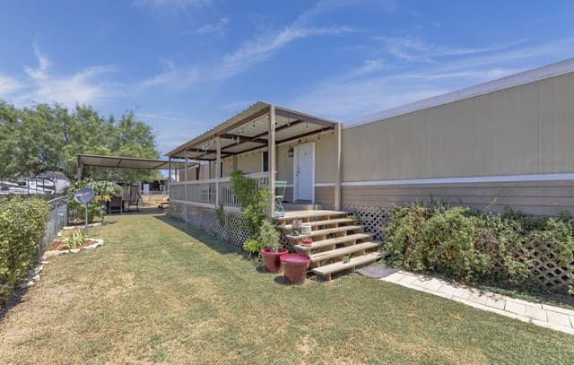 838 Avenue M